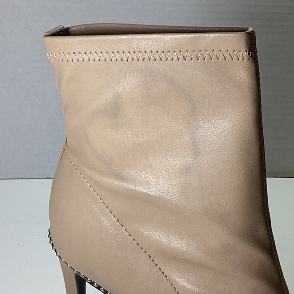 BAR III
Womens Beige Stretch Beaded Melanay Pointed Toe Stiletto - Picture 5 of 7